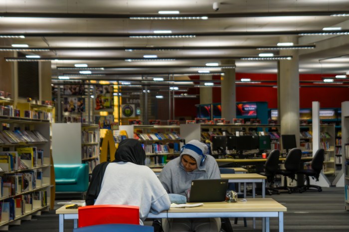 Oldham Gallery and Library Students studying